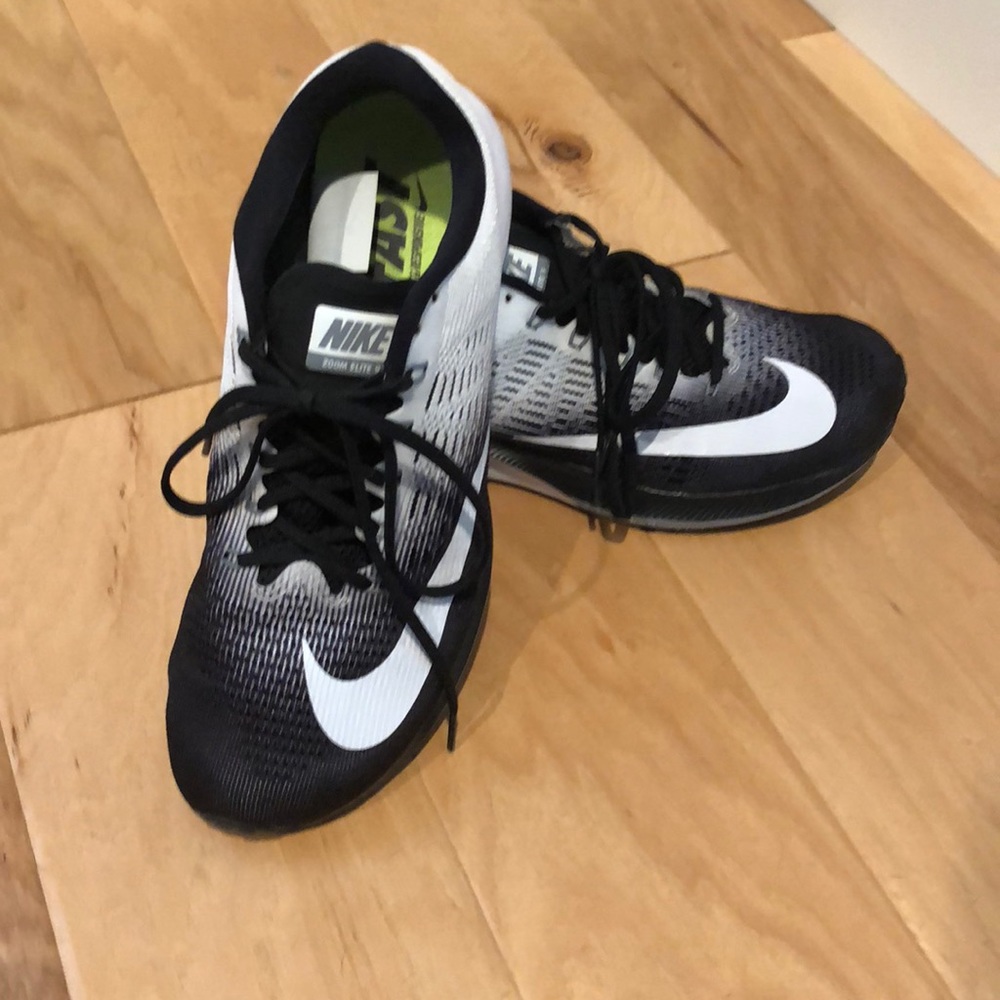 Nike RunFast worn once size 8.5 black and white